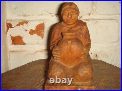 ANTIQUE 139.6 gram HAND CARVED WOOD NATIVE AMERICAN SEATED SQUAW FIGURE signed