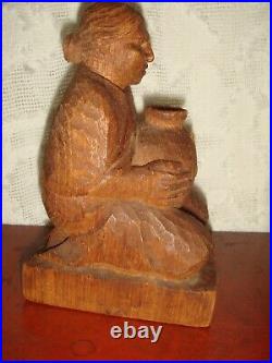 ANTIQUE 139.6 gram HAND CARVED WOOD NATIVE AMERICAN SEATED SQUAW FIGURE signed