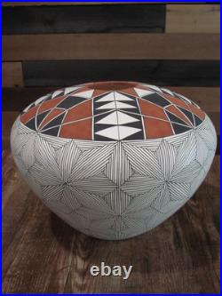 Native American Acoma Fine Line Hand Painted Pottery by D. Malie
