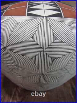 Native American Acoma Fine Line Hand Painted Pottery by D. Malie