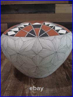 Native American Acoma Fine Line Hand Painted Pottery by D. Malie