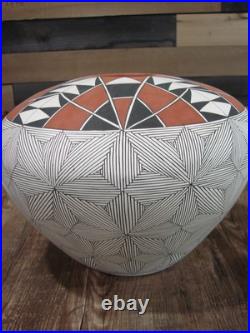 Native American Acoma Fine Line Hand Painted Pottery by D. Malie
