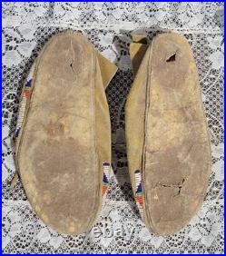 Small Rare Vintage Native American Moccasins with obvious signs of wear Small Rare Vintage Native American Moccasins with obvious signs of wear