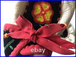 VINTAGE NATIVE AMERICAN INDIAN BEADED MOCCASINS 9.5,10 Womens Intricate Beading