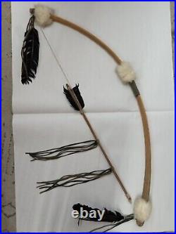 Vintage Native American Bow & Arrow Wall Decor